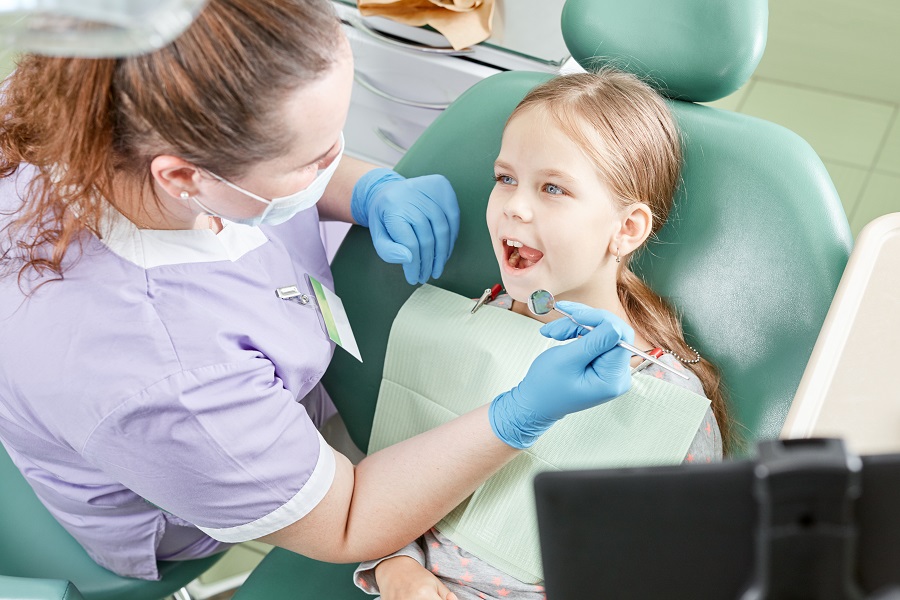 What Is the Right Age to Visit a Pediatric Dentist?